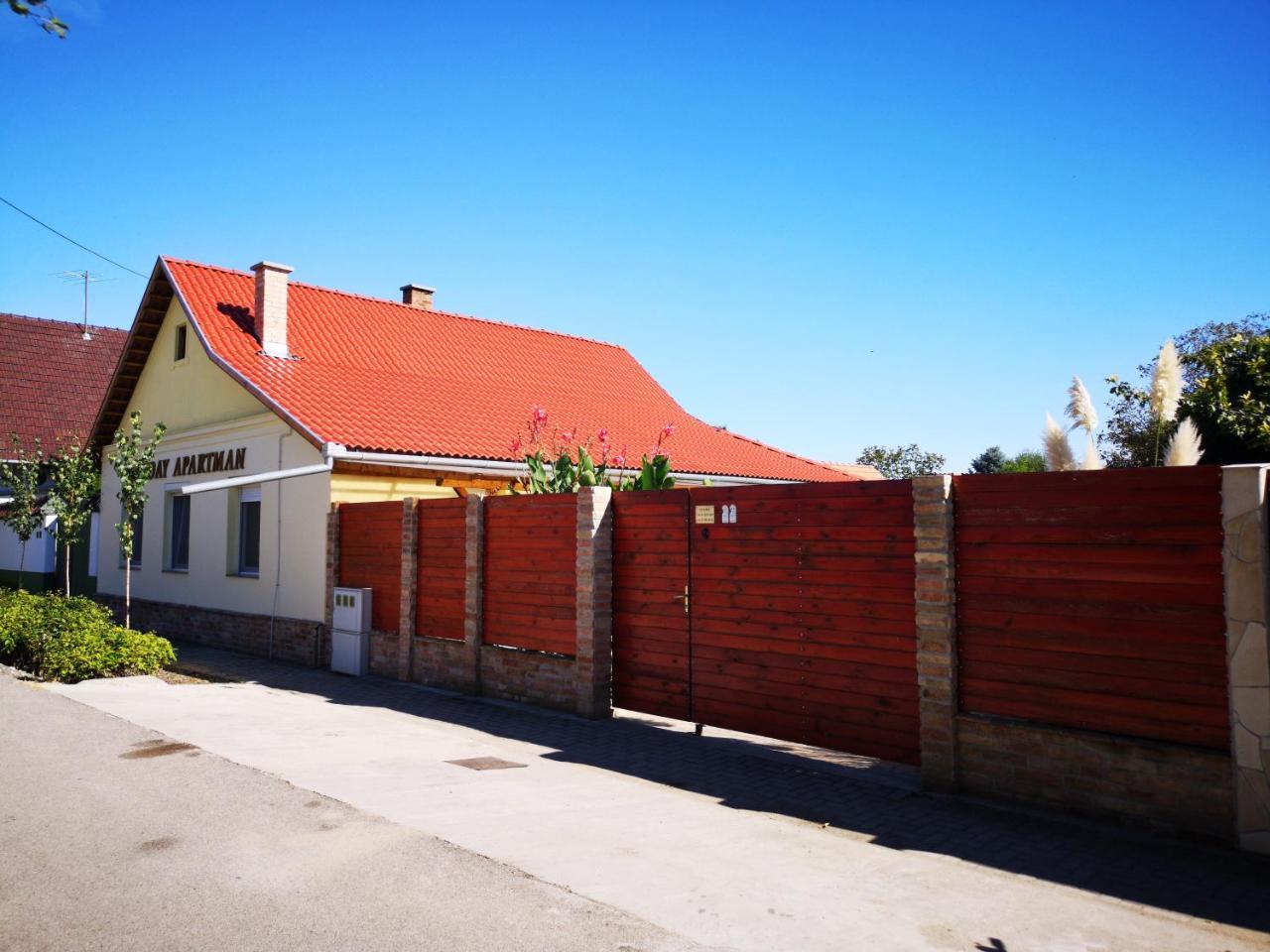 Raday Apartman Мако Экстерьер фото